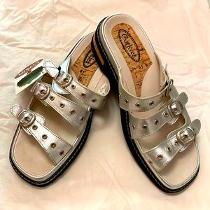 Corkies. Women’s size 8. Silver.